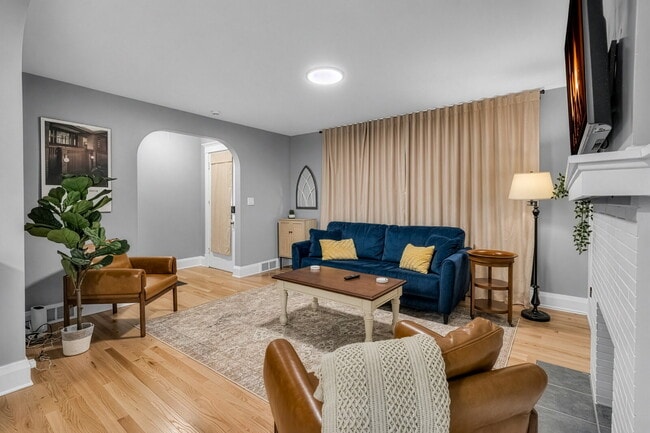 Furnished 4-Bedroom, 2-Bath Lower Unit in North Buffalo