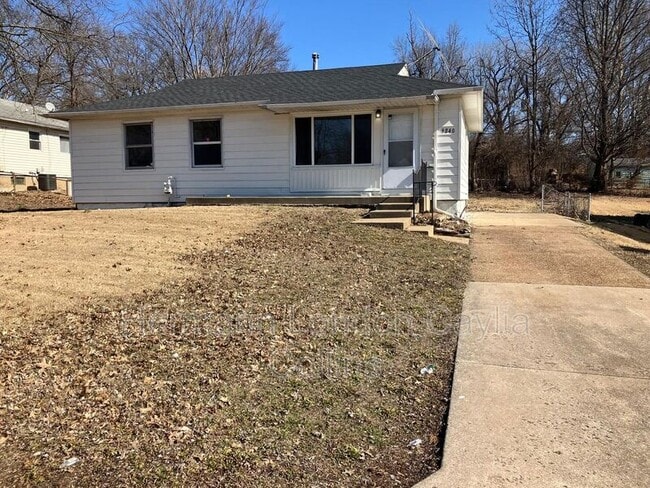 Building Photo - 9840 Medford Dr