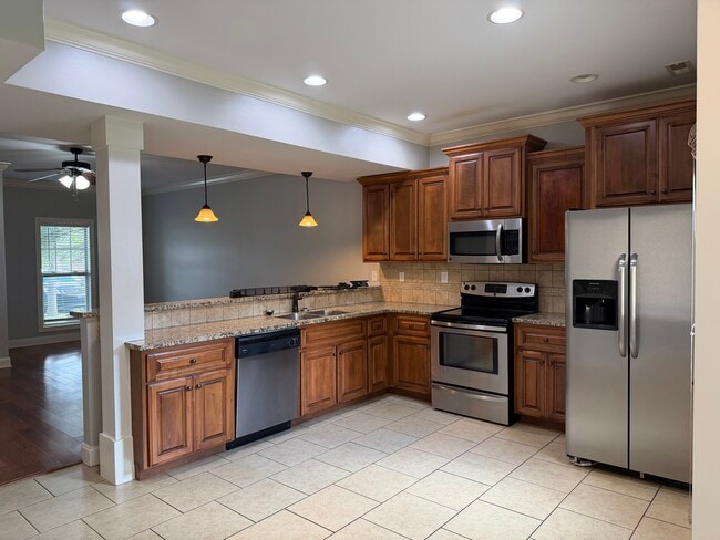 Photo - 1725 Stone Castle Dr NE