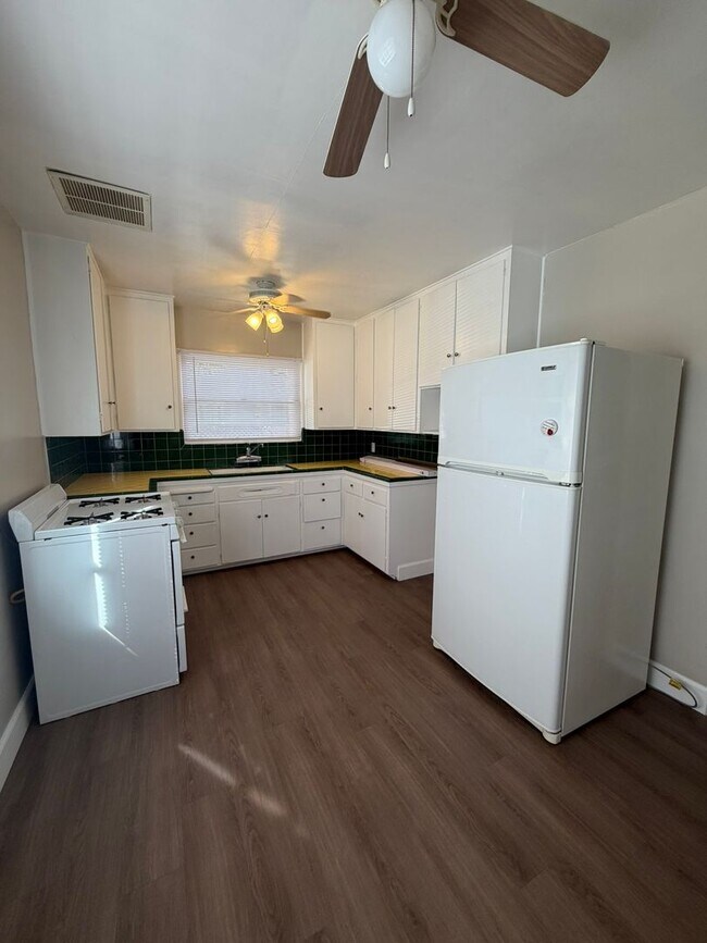 1060 E Tulare Ave