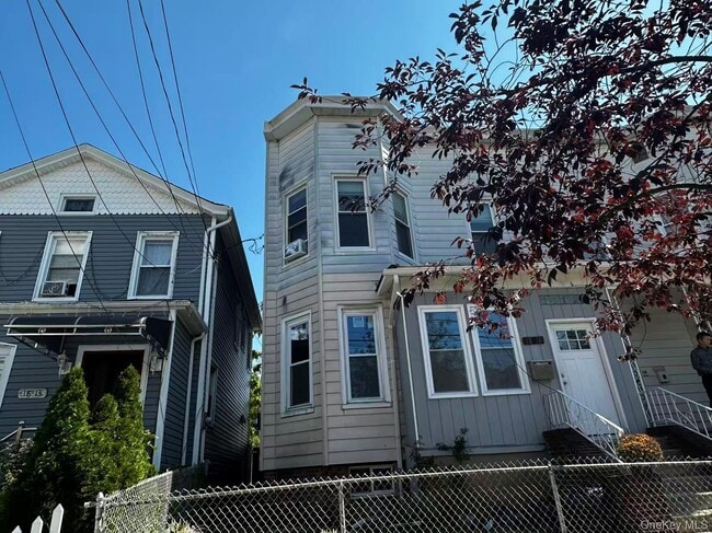 Building Photo - 18-17 125th St Unit 2nd Floor