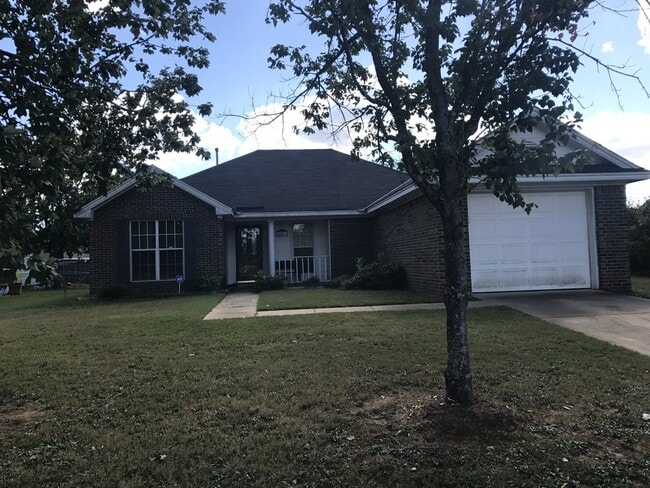 Building Photo - 3/2 in East Montgomery