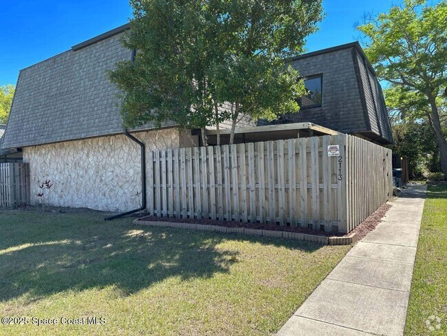 Building Photo - 2113 Harrison St Rental