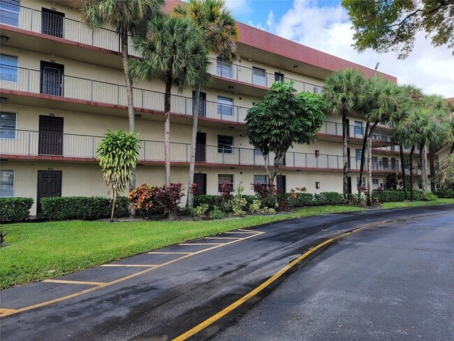 Building Photo - 3341 NW 47th Terrace Unit 317