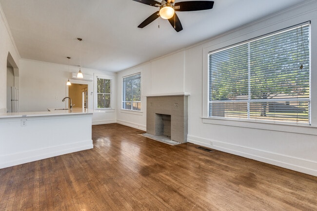 Photo - 5204 Junius St