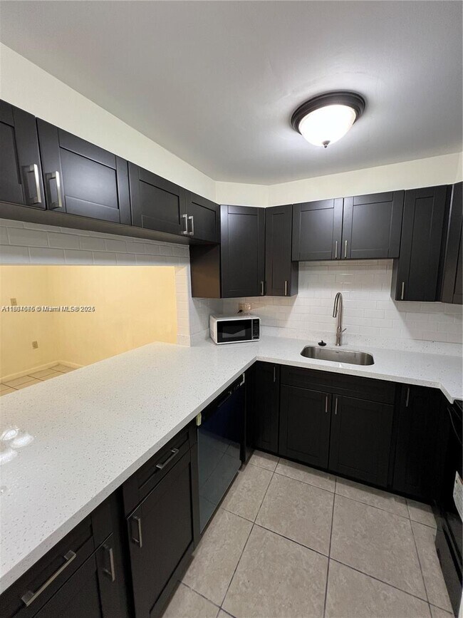 Building Photo - 17170 SW 94th Ave Unit 806 Rental