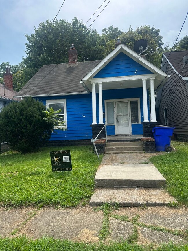 654 Elm Tree Ln