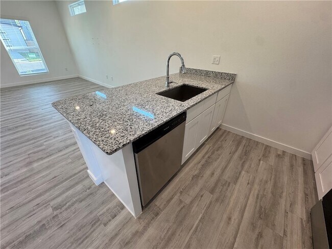 Photo - 910 Massachusetts Ave