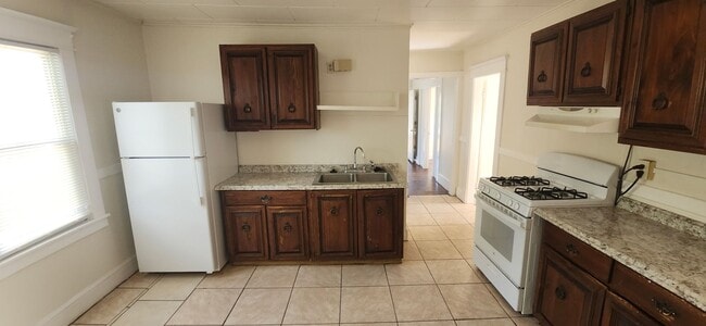 Building Photo - 70-72 Windemere Street Unit 72-2