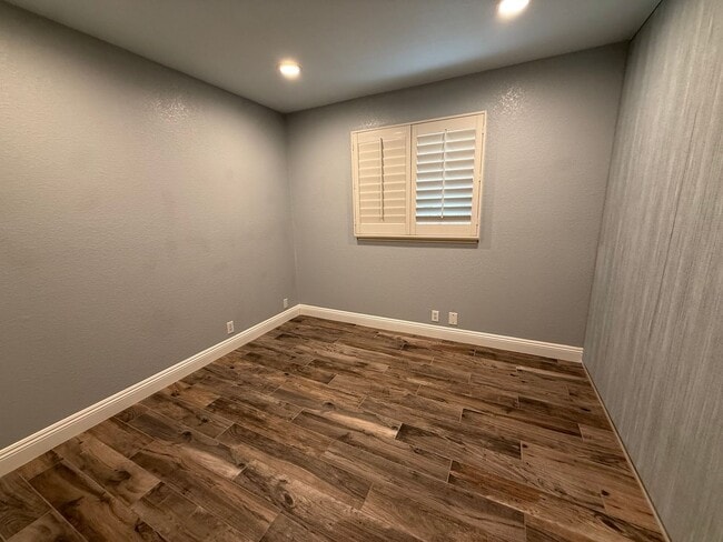 Photo - 4231 Edison Ave