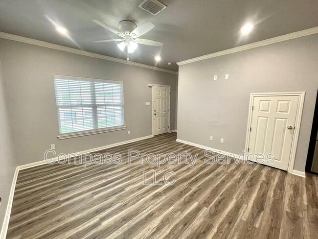 Photo - 706 S Main St