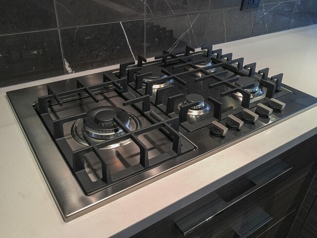 Photo - 7488-7488 Lansdowne Rd