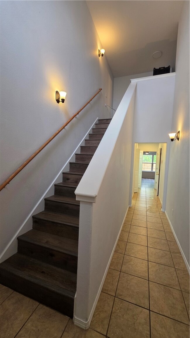 Building Photo - 4102 SW Chapelstone Ave Unit 3