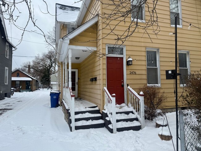 Building Photo - 2482 W 10th St Unit Lower