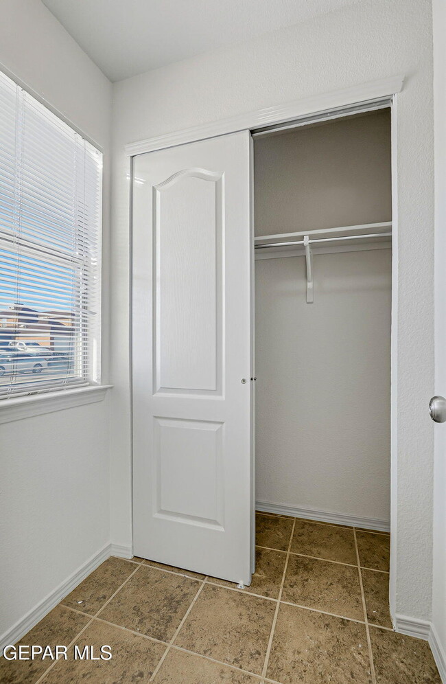 Photo - 2328 Honey Dew St