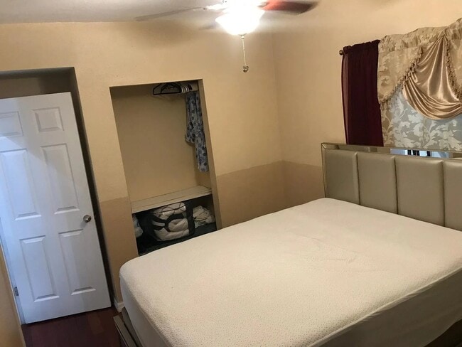 Photo - 7107 N 53rd St Unit B