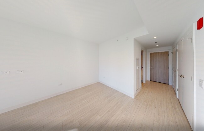 Photo - 362 N Halsted St