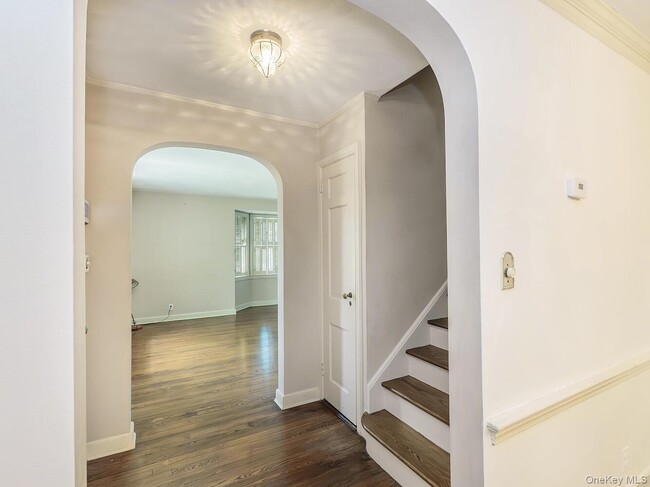 Photo - 221 Manhasset Ave