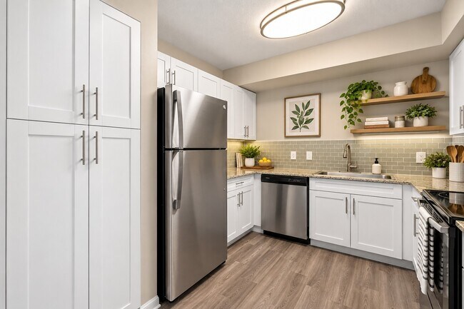 Elevate your culinary experience in the stylish kitchen of Club Mira Lago, featuring modern appliances and sleek finishes that inspire creativity. Transform meal prep into a pleasure. Explore your new home today!