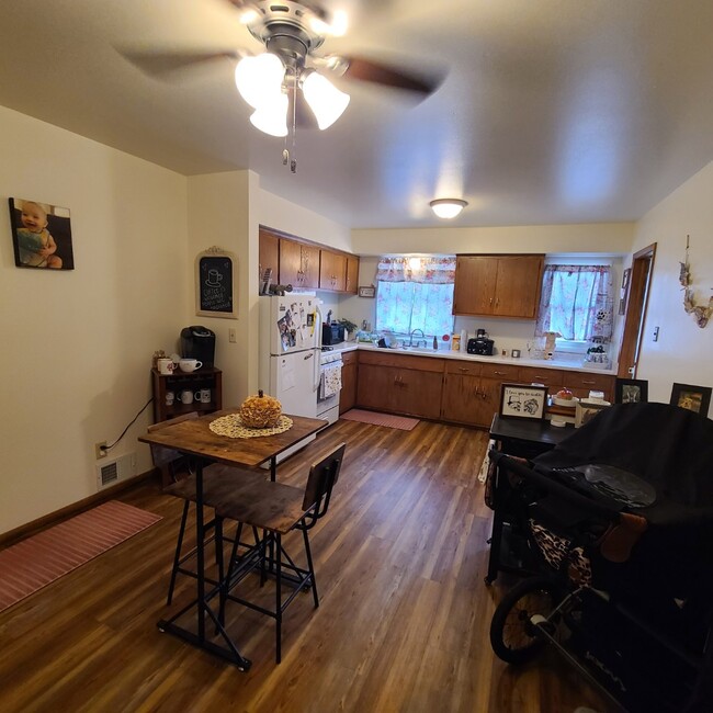 Kitchen - 628 E Monroe Ave Apartments