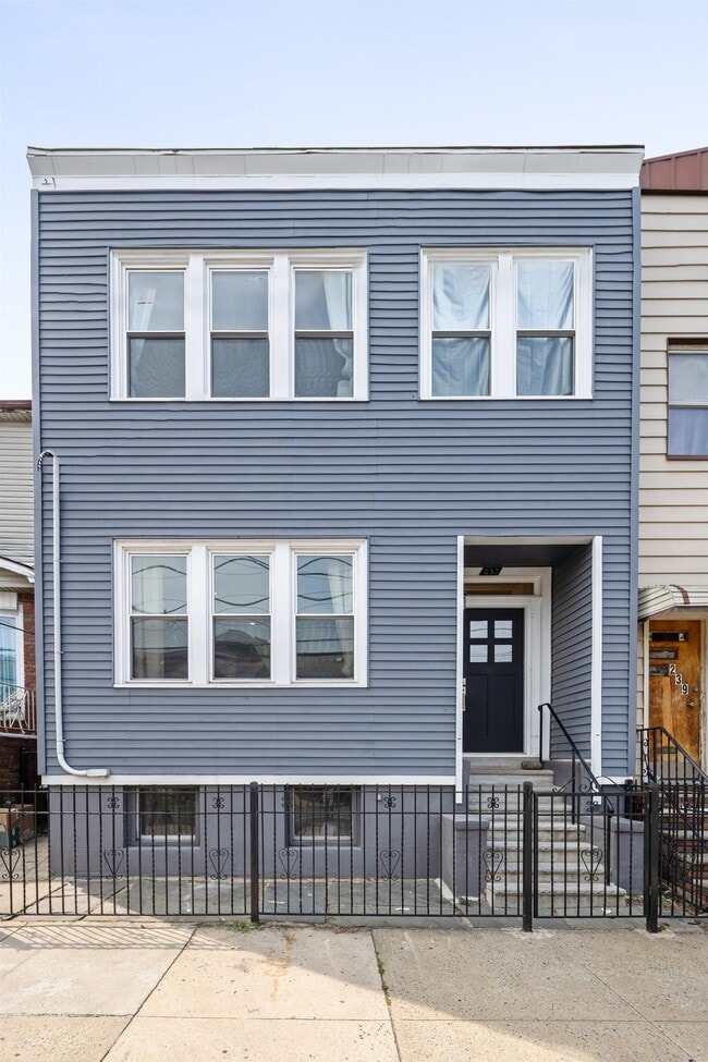 Building Photo - 237 Cambridge Ave Rental