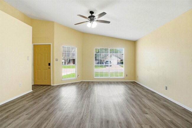 Photo - 134 London Ln