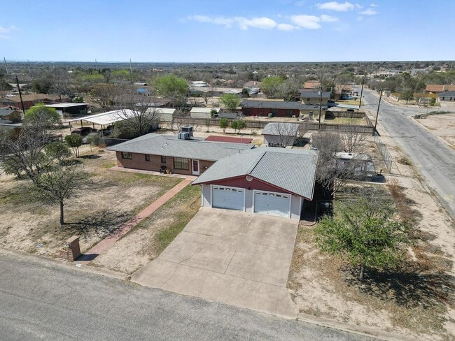 Photo - 208 N Broadview St