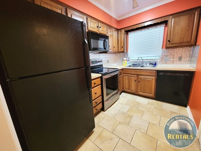 Photo - Charming 2BR/1.5BA Townhome Near the Greenway!