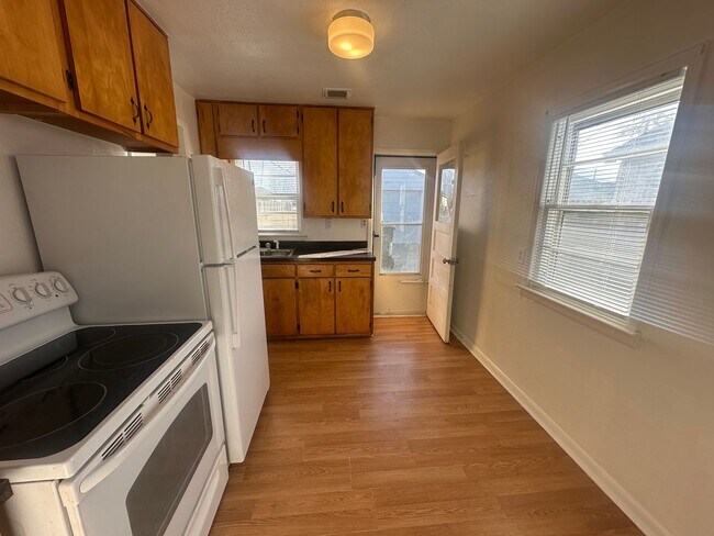 Photo - Two Bedroom, One bathroom, Pet Friendly Ho...
