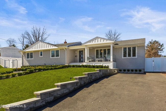 Photo - 866 Red Oaks Dr