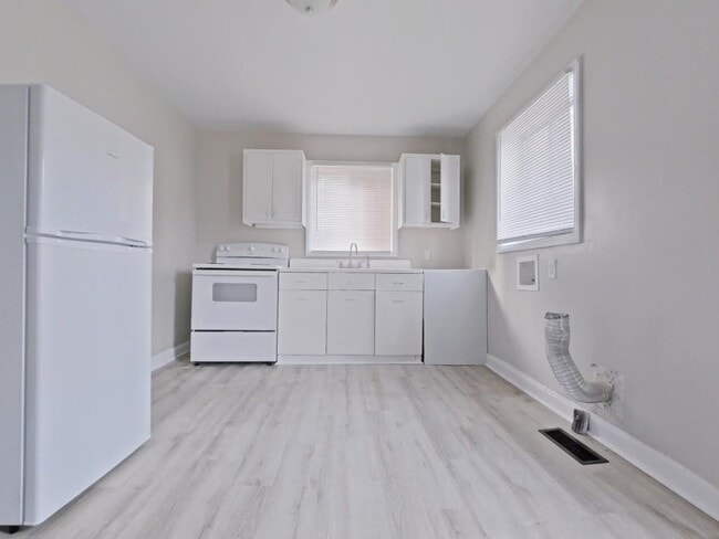 Photo - 610 Hawthorne Ave