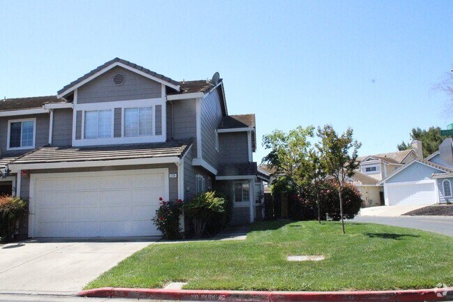 Building Photo - Updated 4 Bedroom, 2 1/2 Bathroom Townhome...