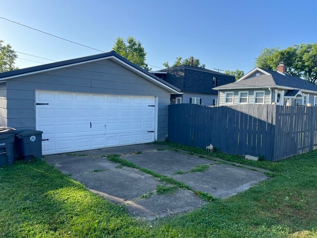 Photo - 2150 E Tennessee St
