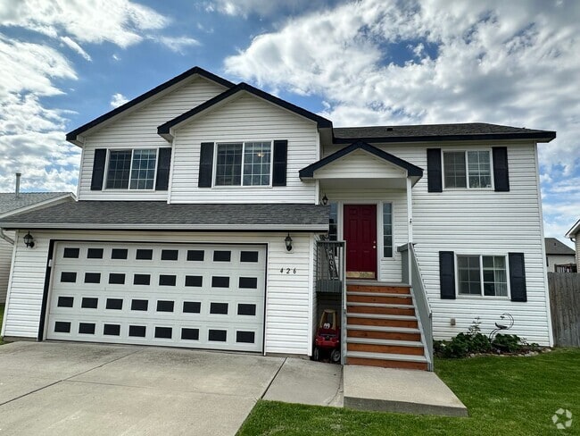 Building Photo - 4BR/3BA Medical Lake House!