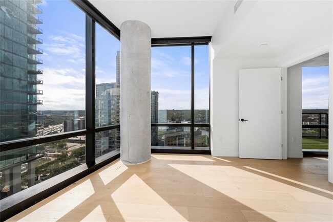 Building Photo - 70 Rainey St Unit 1701