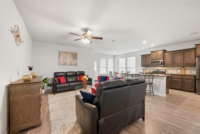 Photo - 305 Running Water Trail