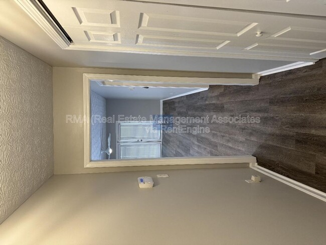 Photo - 43-92 92 Pl