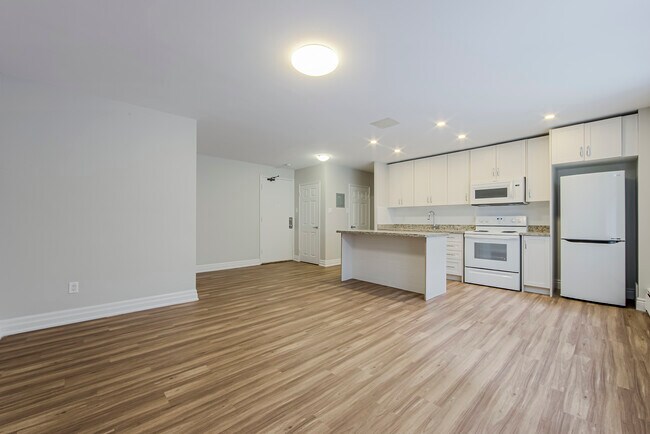 Photo - 107 Redpath Avenue