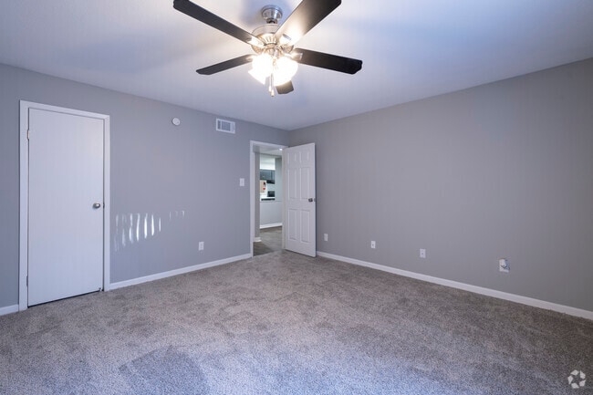 1BR,1BA - 554SF - Bedroom - Treehouse Apartments