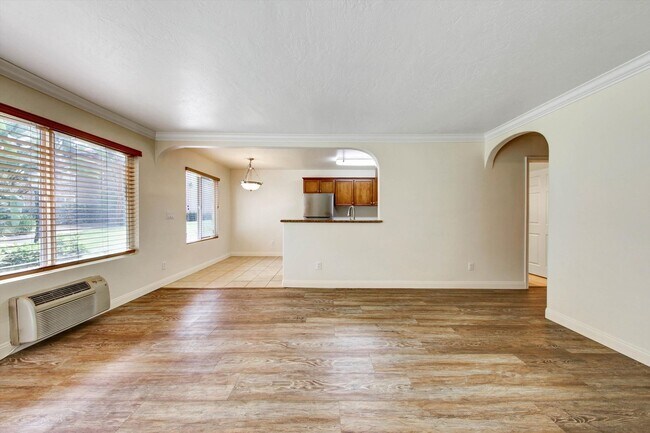 792 Avocado Ave