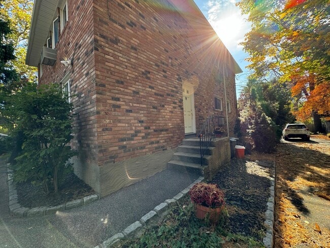 Photo - 14 Cornwall Ln