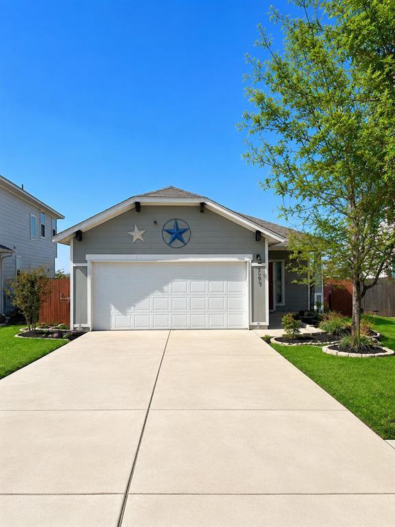Photo - 587 Twisted Oaks Ln