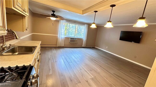 Photo - 6000 Nob Hill Dr