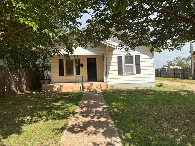 Photo - 105 S Cherry St House