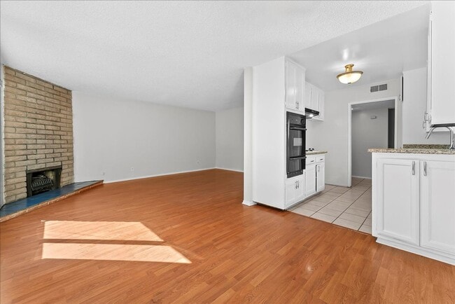 Photo - 1145 Thompson Ave Unit 02