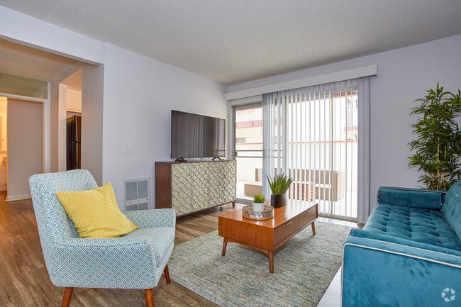 1BR, 1BA - 850 SF
