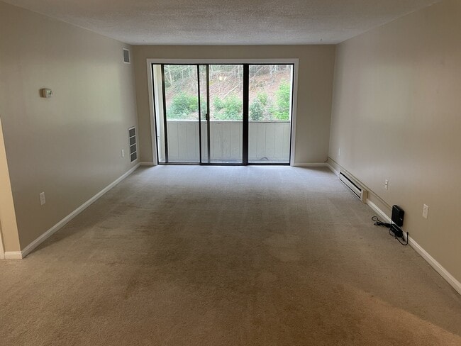 Building Photo - 1 Marc Dr Unit 1B6