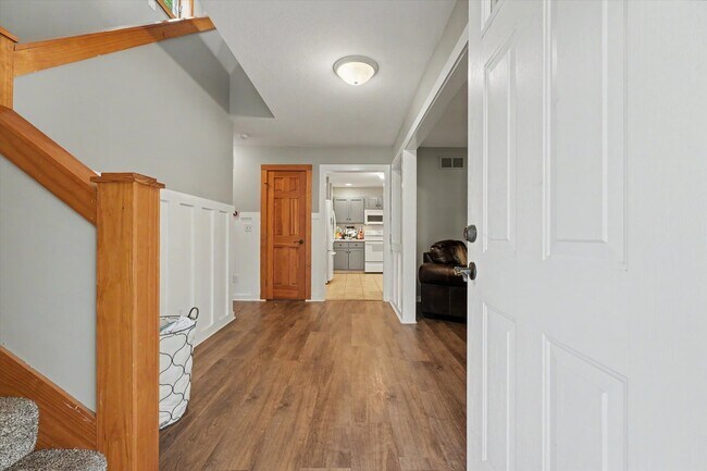 2 Hedgerow Ct