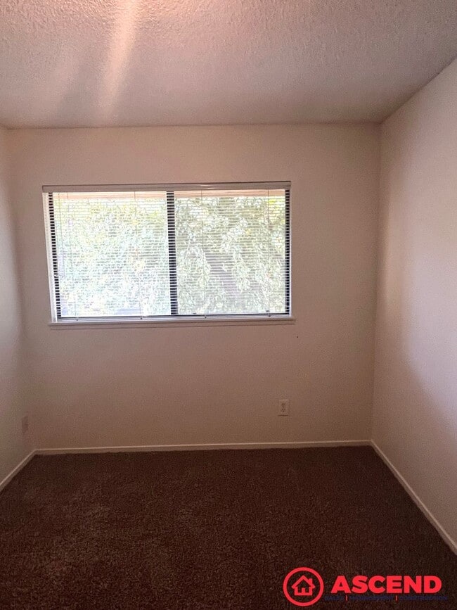 Photo - Stunning 3BD/2.5BA Condo in Bakersfield's 93309 — HOA Community & Move-In Ready!