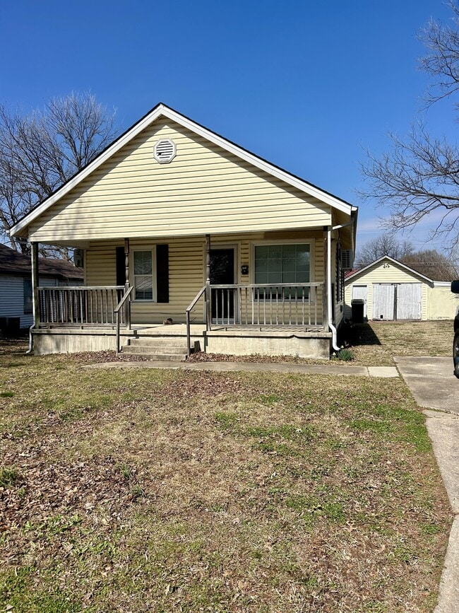 Photo - 2208 E Broadway St